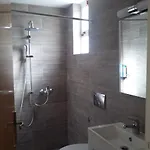 ヴィラ Leonidas *