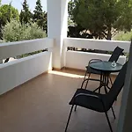 Leonidas ヴィラ マスティハリ