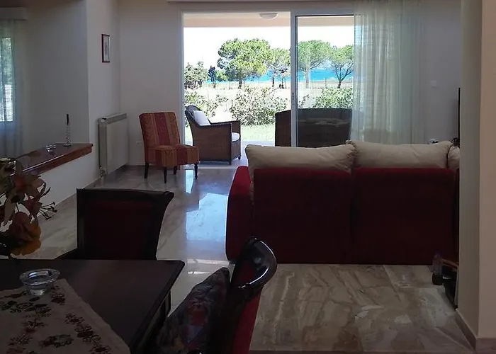 Leonidas فيلة ماستيخاري